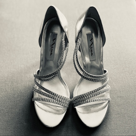 NINA Strappy Heel • Size 7 1/2 • Silver • Worn Once - Picture 5 of 8